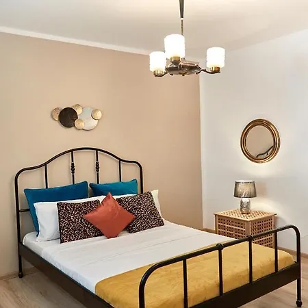 Park 3 Apartment *