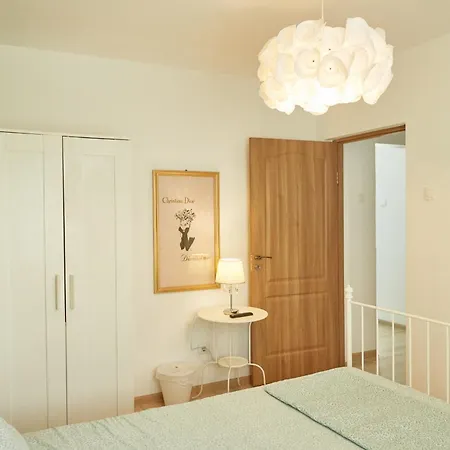 Park 3 Apartment *